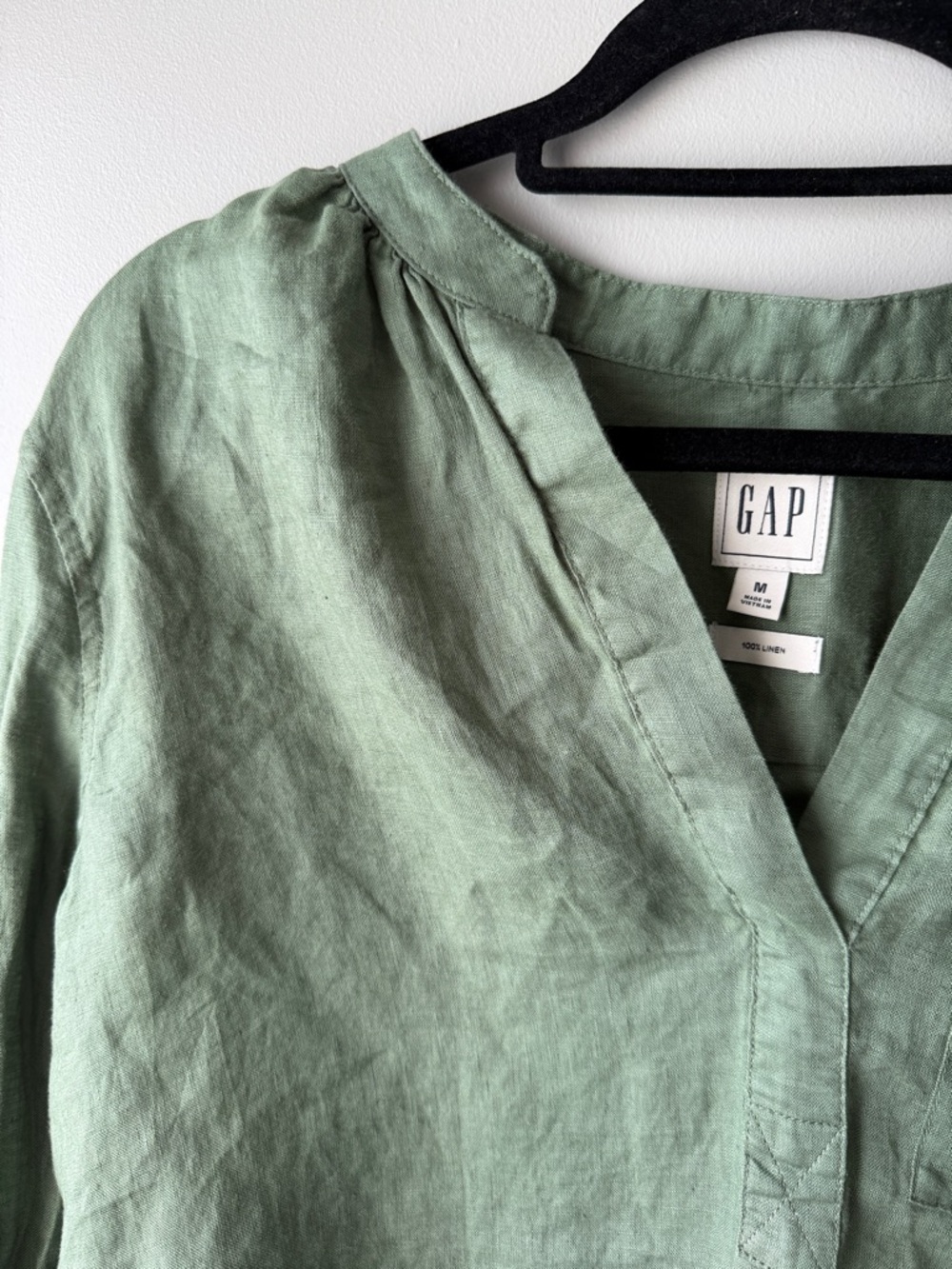 GAP Sage Green 100% Linen V-Neck Top with button up sleeve size medium M